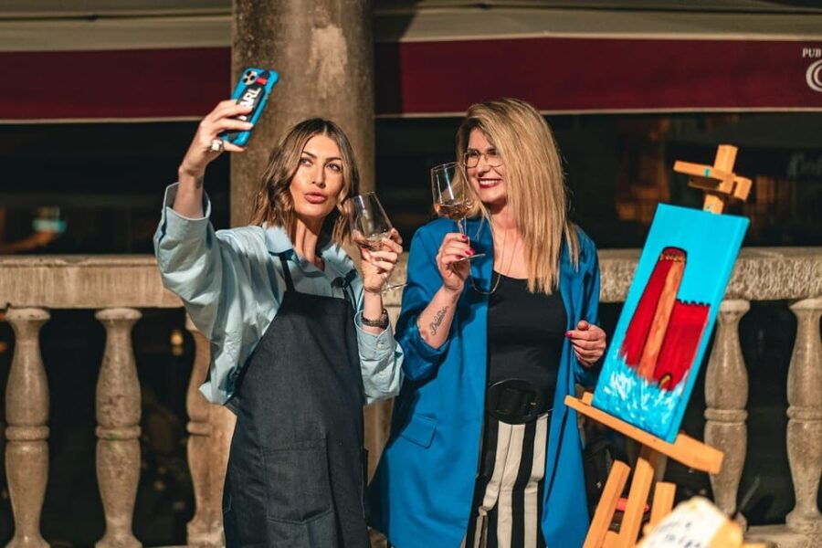 Paint & Sip: Unleash Your Creativity, One Glass at a Time!