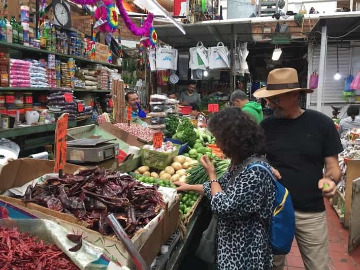 Private Market Food Tour and Architecture Sightseeing