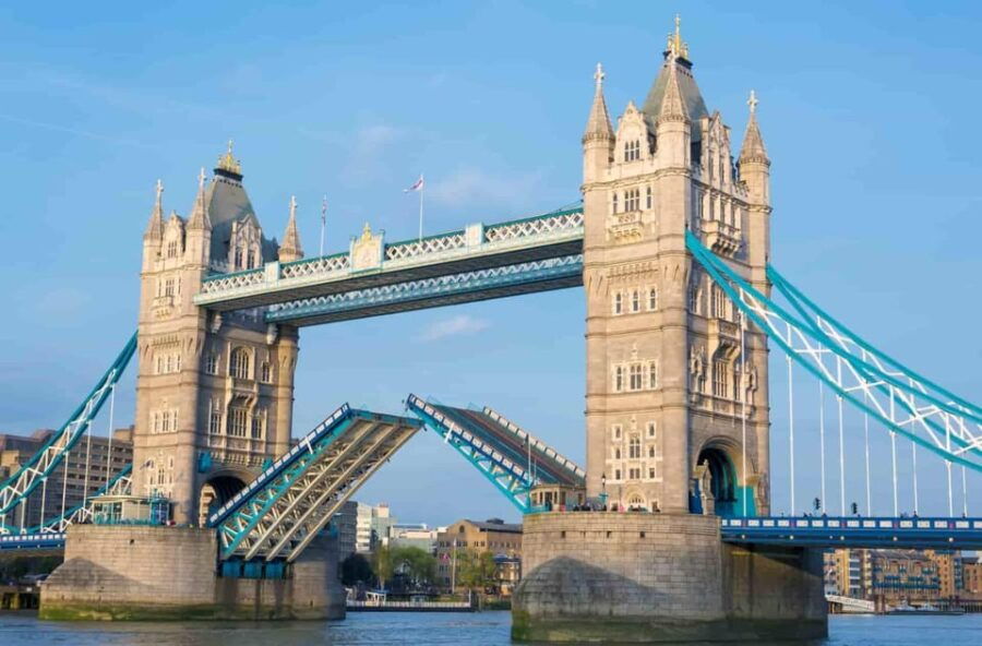 Private Transfer: From Southampton Port to Gatwick Airport.