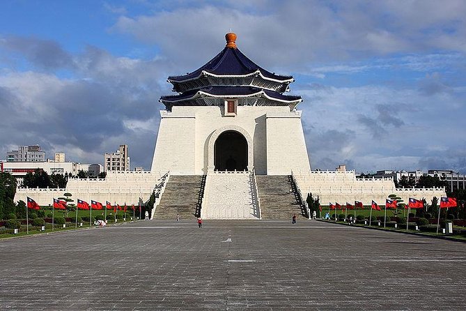 Taipei: Book A Local Host For 6 Hours