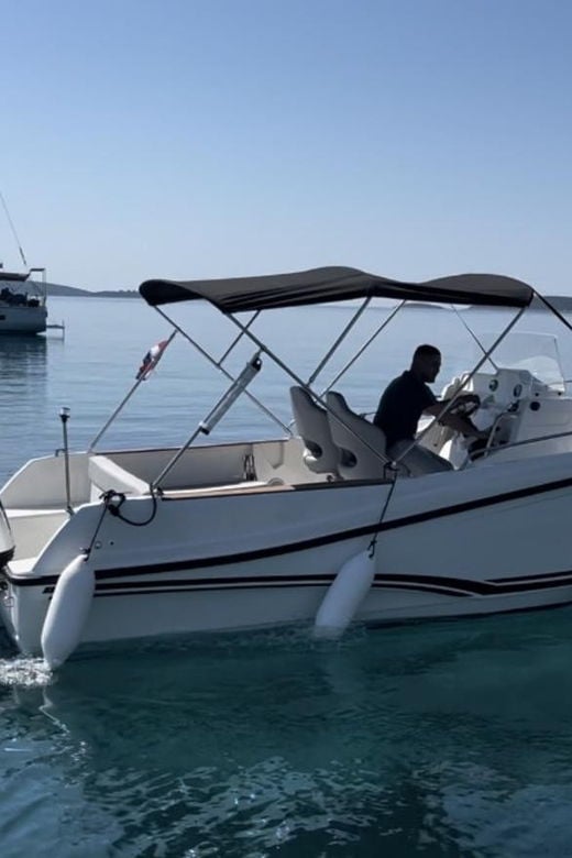 Trogir: Blue Lagoon and 3 Islands Speedboat Tour