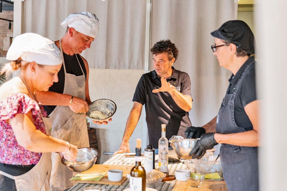 Tuscany: Pici Pasta Cooking Class With Farm Tour & Lunch - Good To Know